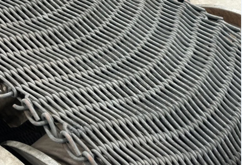 Latest company news about Factors and improvement measures for the lengthening of high temperature mesh belt after using