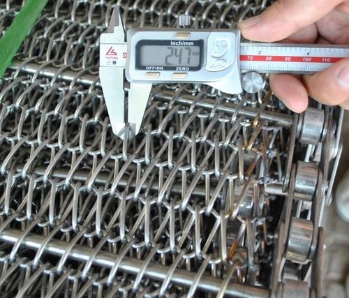 Latest company news about balance conveyor belt with and without chain send to Indonesia