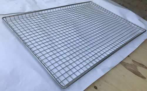 Latest company news about 880 welded wire mesh oven tray for PET foods processing to Mexico
