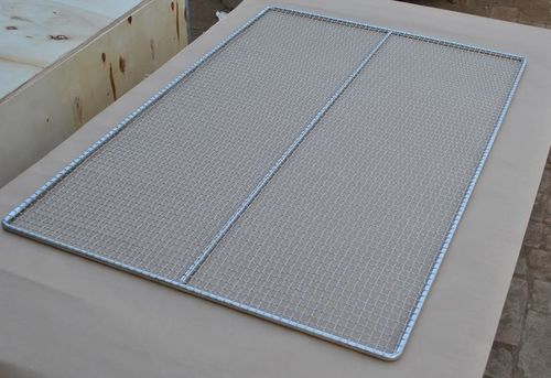 Latest company news about 500 pieces big BBQ metal mesh tray for food baking and drying
