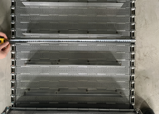 Light Grey Stainless Steel Plate Link Conveyor Belt With Baffle